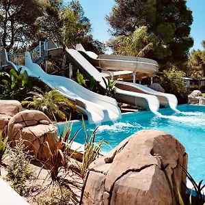 Parque de Campismo Holacamp Garrofer **